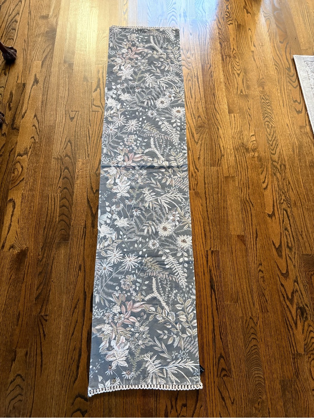 NWT! Tahari Home Embroidered Beaded Floral Table Runner 72” x 16”